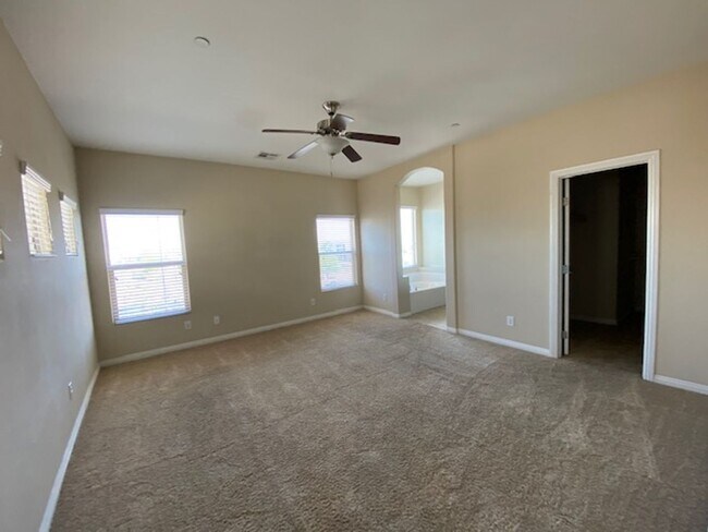 Building Photo - Henderson 3 Bedroom Single Family Home!