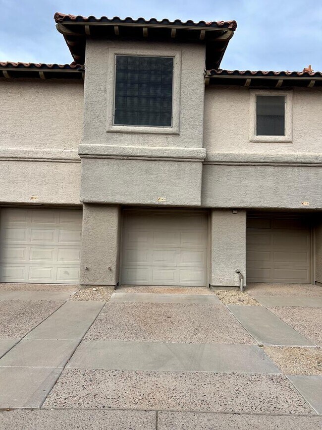 Building Photo - 10015 E Mountain View Rd