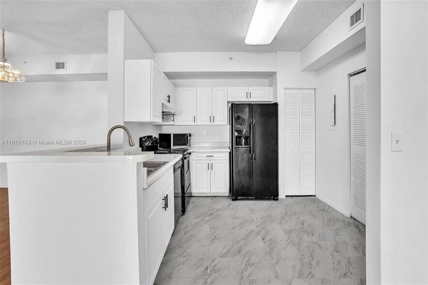 Primary Photo - 6928 SW 39th St