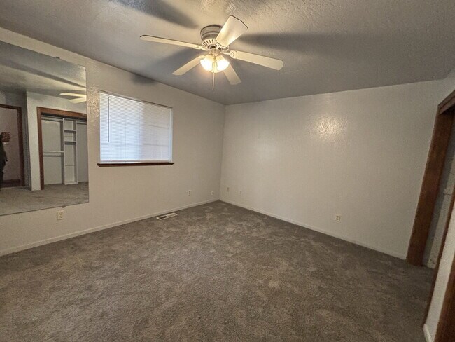 Building Photo - 3/2 on 3/4 acre lot near Holiday Market for rent!