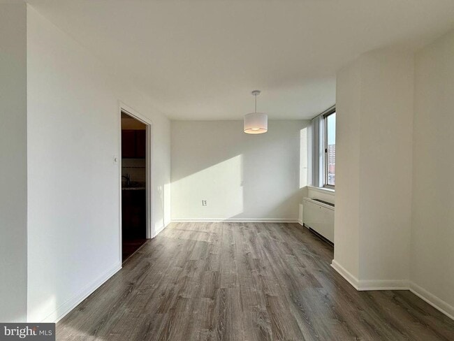 Building Photo - 5565 Columbia Pike