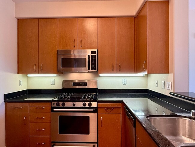Building Photo - Beautiful 2 bedroom, 2 bath condo for rent...