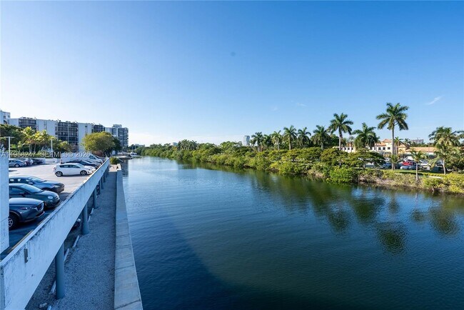 Building Photo - 3675 N Country Club Dr