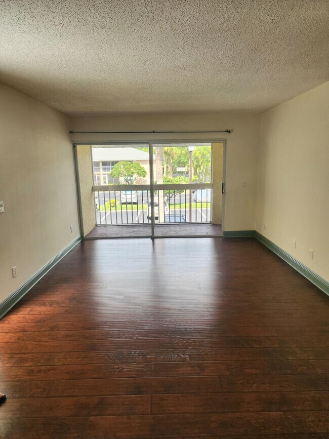 Building Photo - 963 Sonesta Ave NE