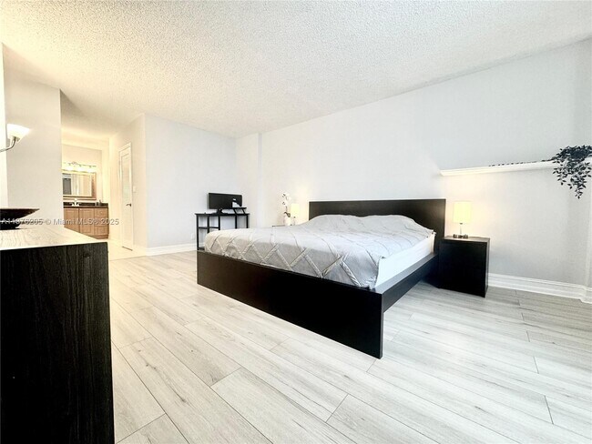 Building Photo - 3800 S Ocean Dr
