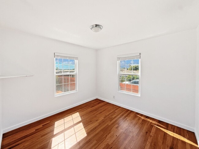 Building Photo - Charming 3BR Home with Expansive Backyard ...