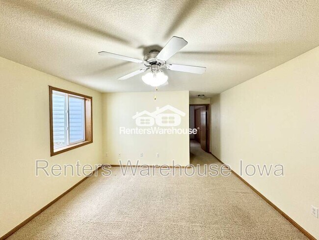 Building Photo - 2011 E 1st Ave