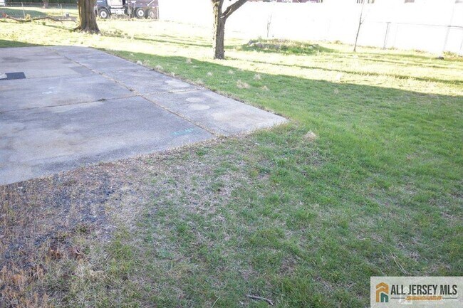 Building Photo - 1 Lee Ave