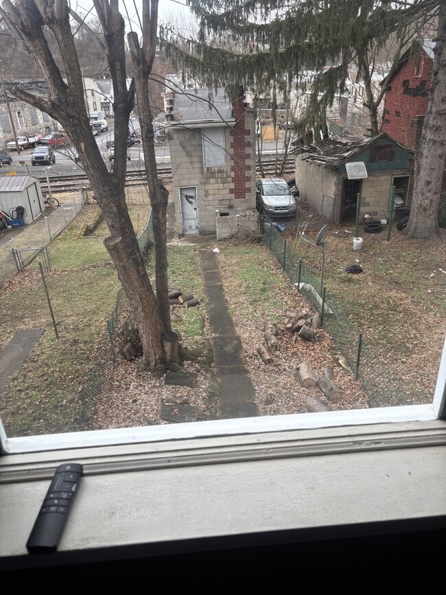 Building Photo - 2 S Vine St