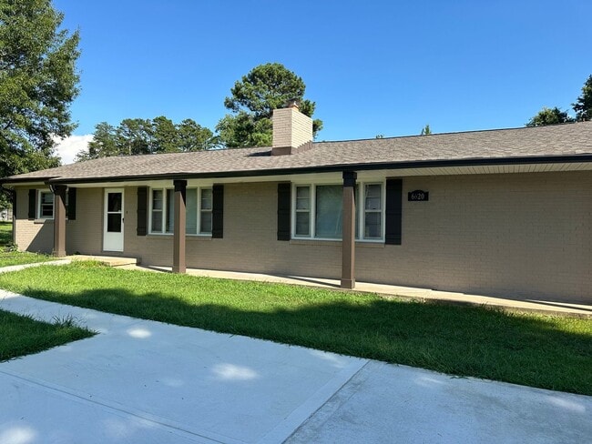 Building Photo - Charming 3 bedroom, 2 bath home in Lenoir ...