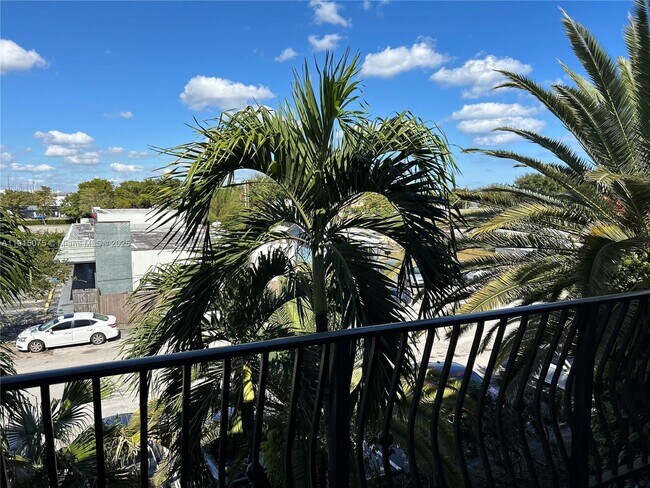 Building Photo - 110 SE 2nd St