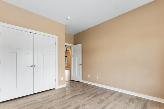 Building Photo - 1200 Ridgeway Dr