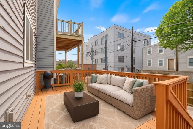 Building Photo - 1110 Orren St NE