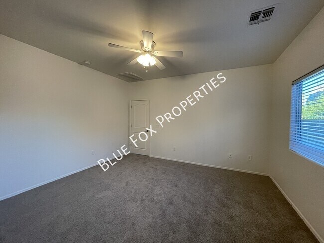 Building Photo - 8721 N Black Pine Dr