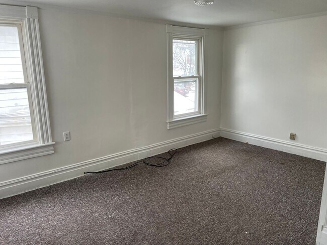 Building Photo - 413 E Garfield Ave