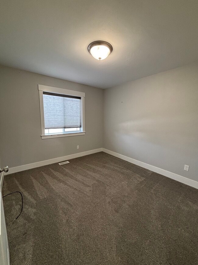 Building Photo - 448 Washington Loop