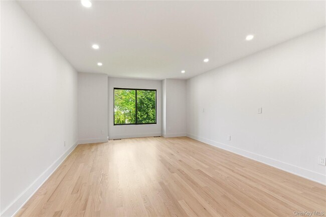 Building Photo - 67 Short Way