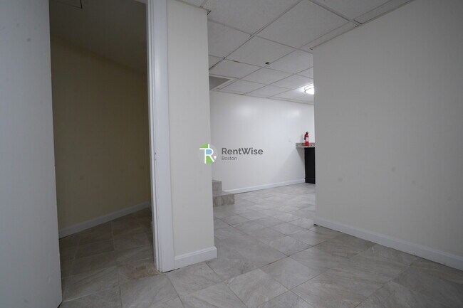 Building Photo - 62 Boylston St