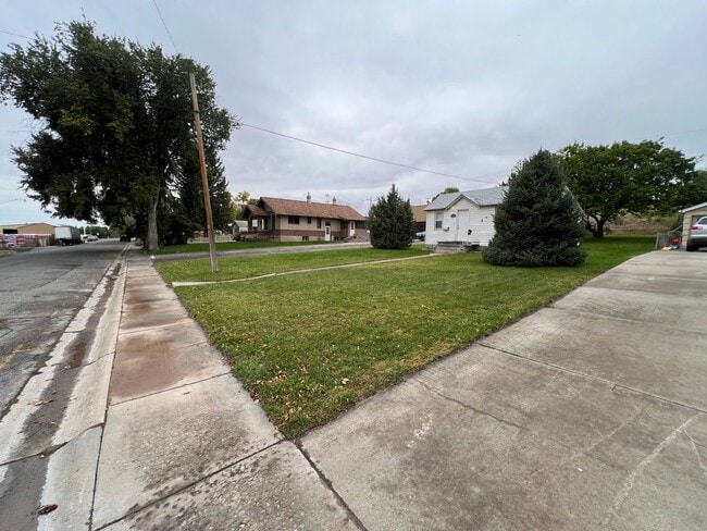 Building Photo - 1-2 Bedroom 1 Bath House with Garage, Newl...