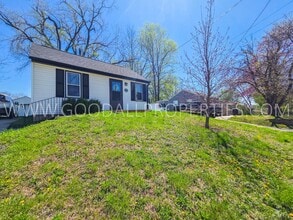 Building Photo - Cozy 2BR Home Near Downtown Des Moines & Gray’s Lake