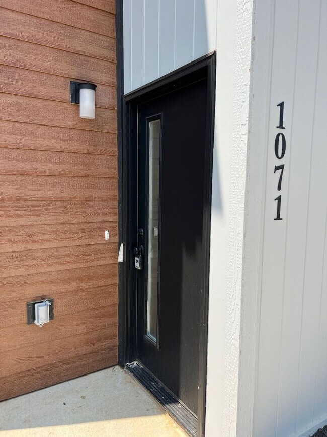 Building Photo - Featherston Village - Modern Living - LEASING SPECIAL!