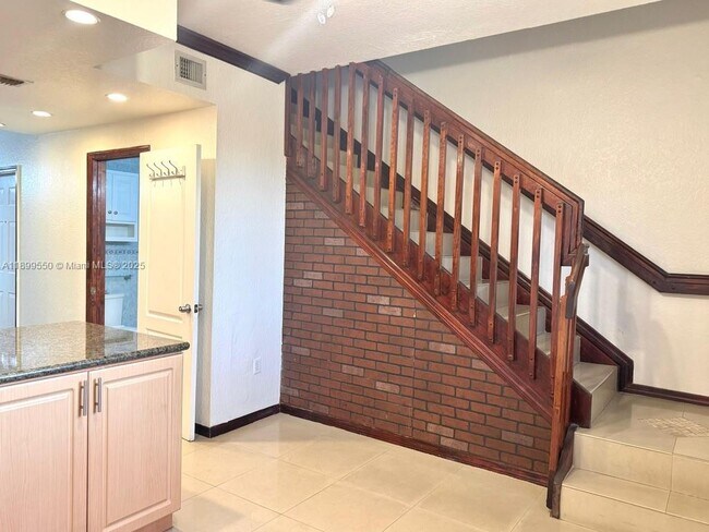 Building Photo - 420 E 1st Ave