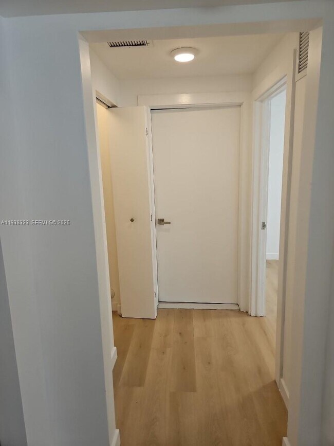 Building Photo - 557 Michigan Ave