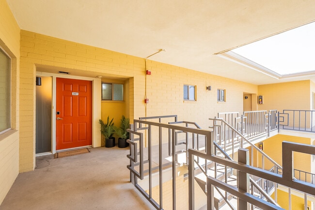 Primary Photo - 3600 N 5th Ave