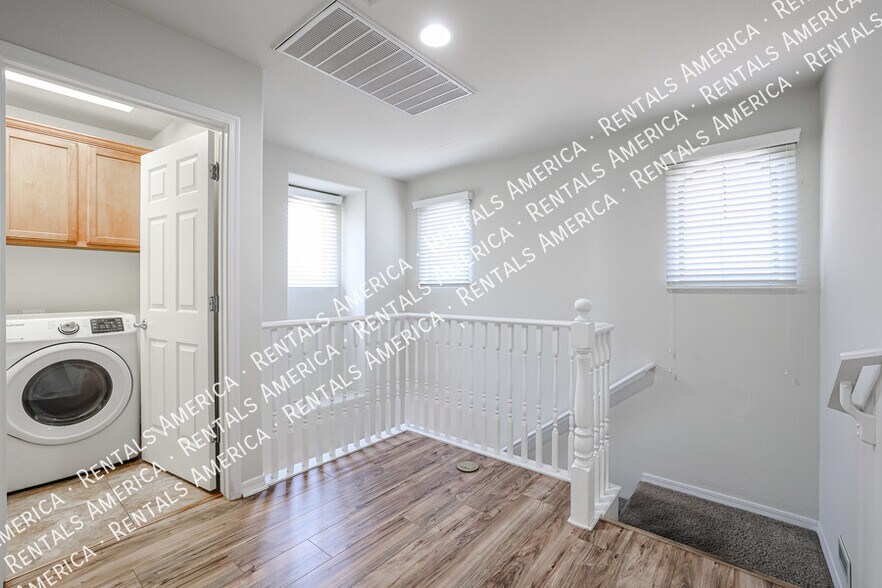 Building Photo - 2127 W Monte Cristo Ave