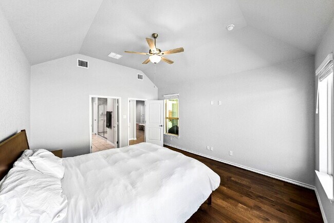 Building Photo - Rare Cibolo Canyons Opportunity | Guest Suite Downstairs, Optional 5th Bedroom, No Carpet, No Rea...