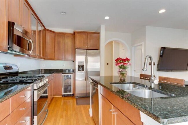 Building Photo - 2149 Red Vine Dr
