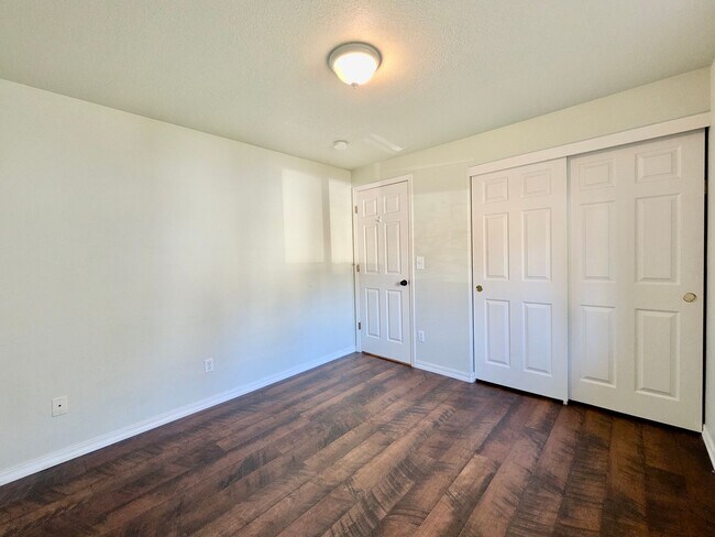 Building Photo - Spacious SW Tigard Retreat with Entertainer’s Backyard & Modern Chef’s Kitchen
