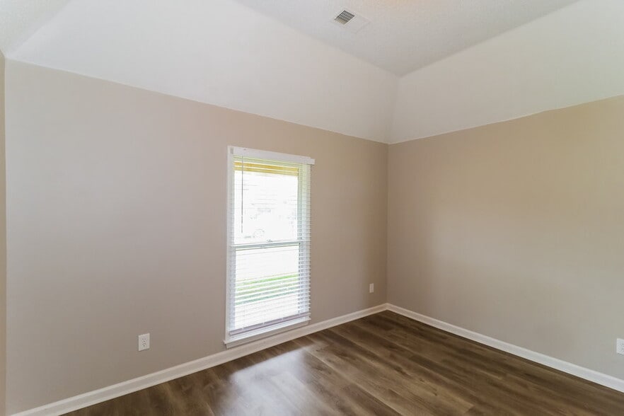 Building Photo - 9261 Chimneyrock Blvd.