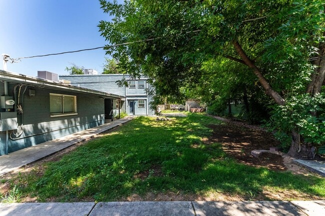 Building Photo - ROOM FOR RENT IN LARGE HOME