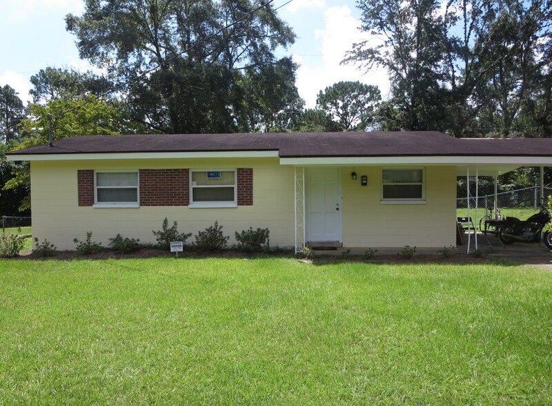 Primary Photo - 1613 Airport Dr