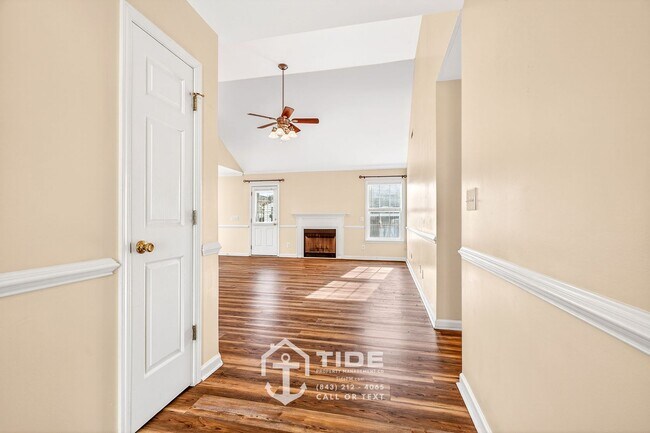 Building Photo - Modern Comfort in North Charleston