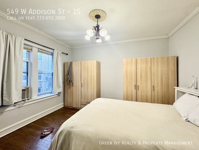 Building Photo - 549 W Addison St