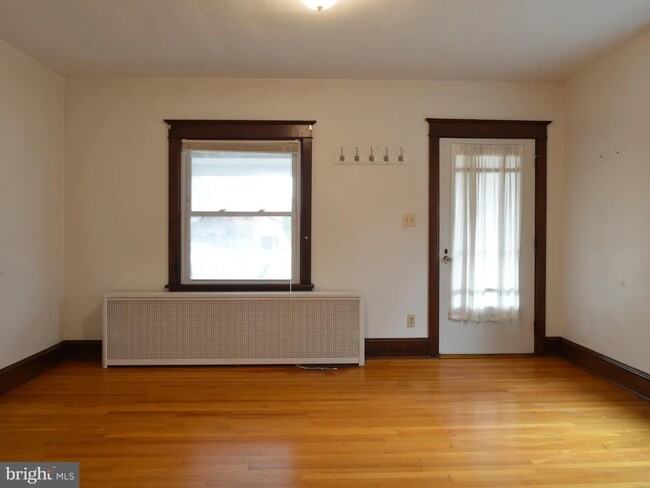 Building Photo - 2203 Fairview Ave