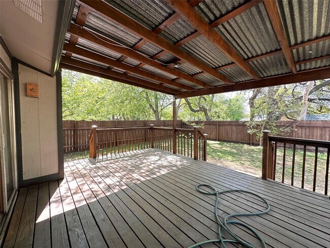 Building Photo - 2711 Wilcrest Dr