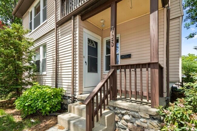 Building Photo - 725 Watertown St