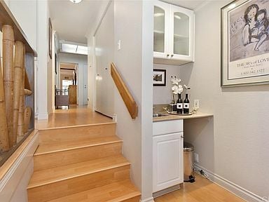 Building Photo - 7204 Marina Pacifica Dr S