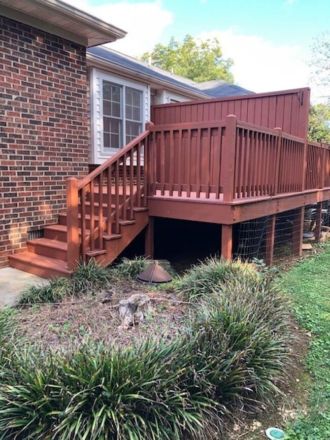 Building Photo - ****** $200 OFF FIRST FULL MONTH OF RENT!! ******