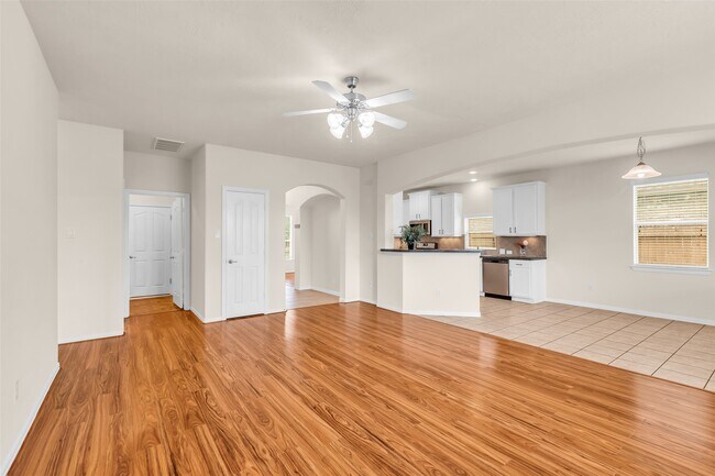Building Photo - 30715 Legends Ridge Dr