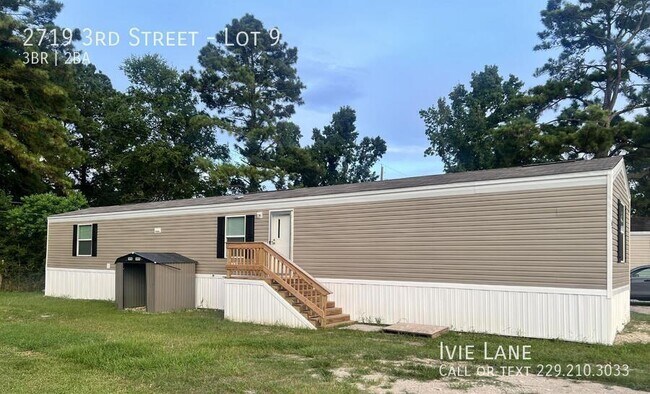 Building Photo - 2719 3rd St