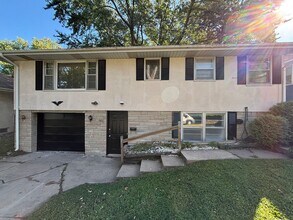 Building Photo - Ready to go 4 Bedroom 2 Bath Home in South...
