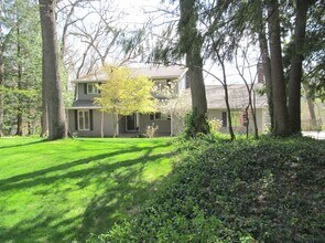 Building Photo - Five Bedroom Home on Portage Creek
