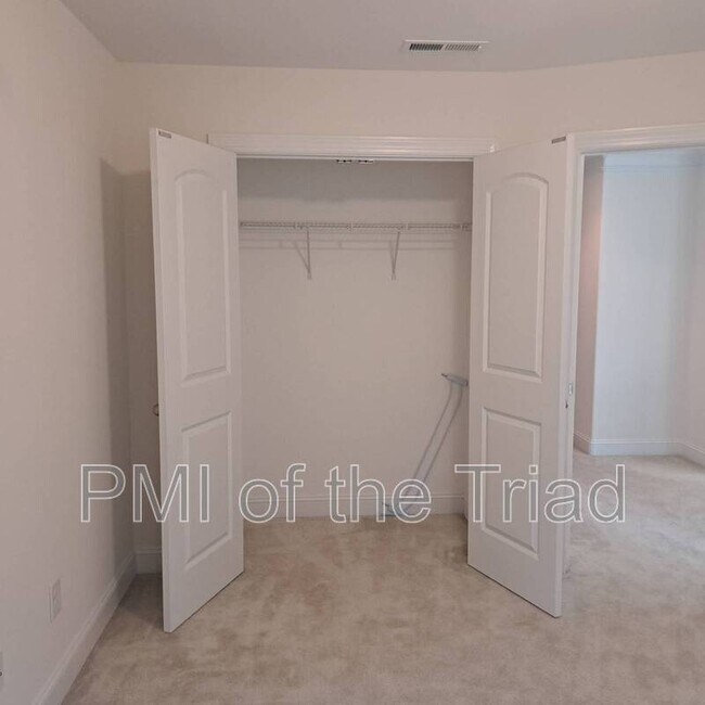 Building Photo - 811 Silver Leaf Dr