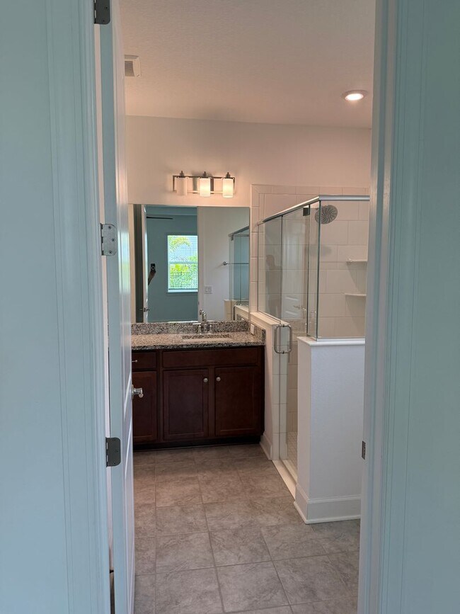 Building Photo - 5 Bedroom 4 Bath W/Office & 3-Car Garage (...