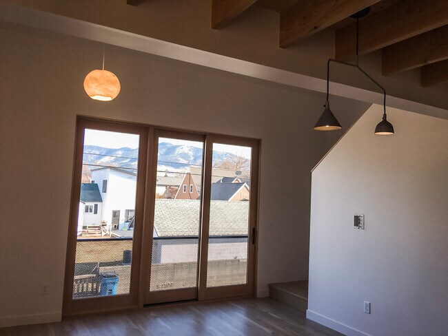 Building Photo - 926 Cleveland St.