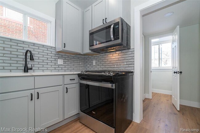 Building Photo - 3266 Collingwood St